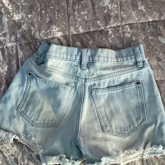 High rise Jean short size 1 color light wash - Picture 2 of 2